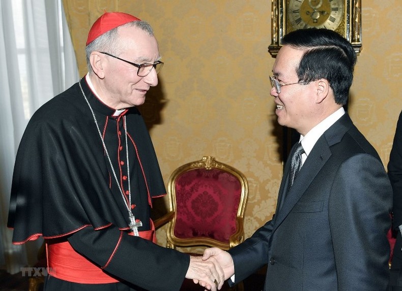 Chủ tịch nước Võ Văn Thưởng thăm Tòa thánh Vatican, hội kiến Giáo hoàng Francis, gặp và trao đổi với Thủ tướng Tòa thánh, Hồng y Pietro Parolin ảnh 2