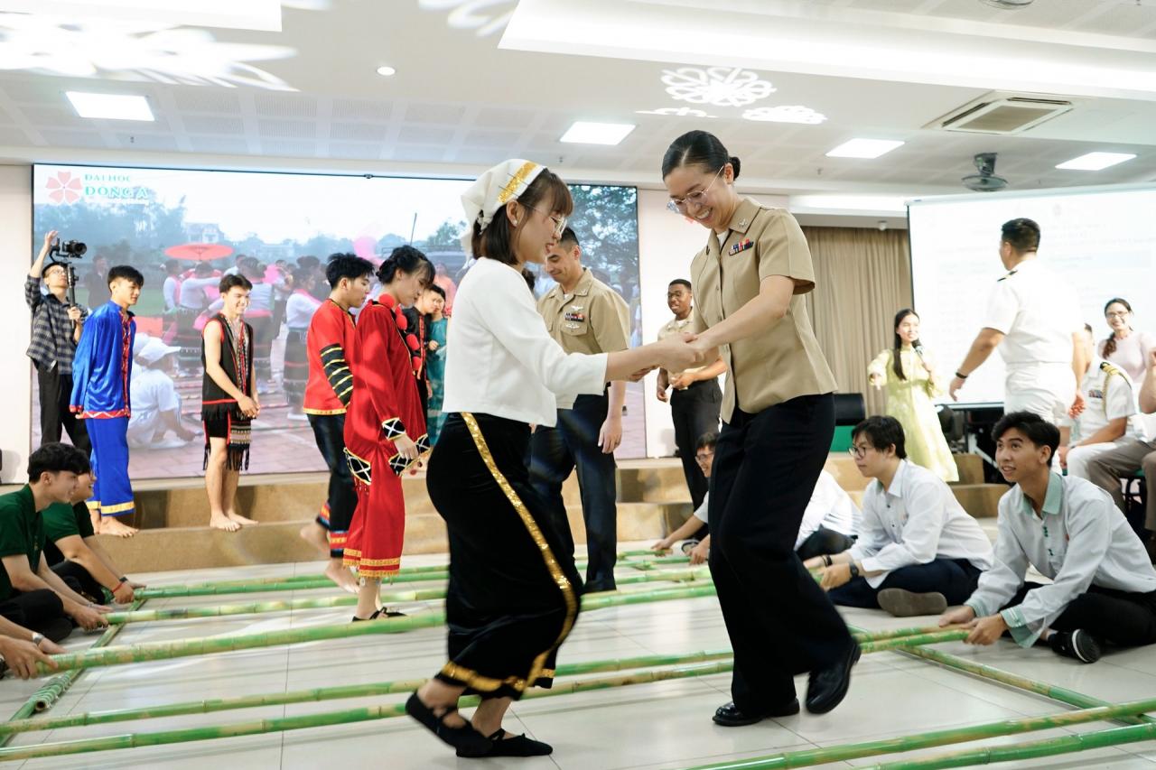 Nữ thủy thủ gốc Việt tàu sân bay Mỹ: Trượt đại học là cơ duyên vào hải quân - 8