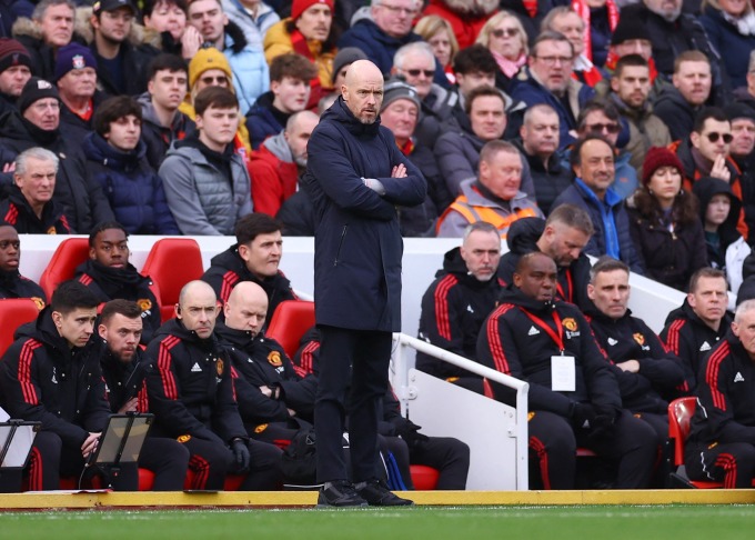 HLV Ten Hag trong trận Man Utd thua Liverpool 0-7 trên sân Anfield ngày 5/3/2023. Ảnh: Reuters