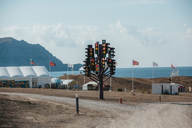 Những tác phẩm sắp đặt thú vị nhất từ công viên nghệ thuật Tavrida của Crimea