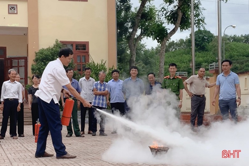 Hương Sơn lan tỏa thông điệp “Nhà tôi có bình chữa cháy”