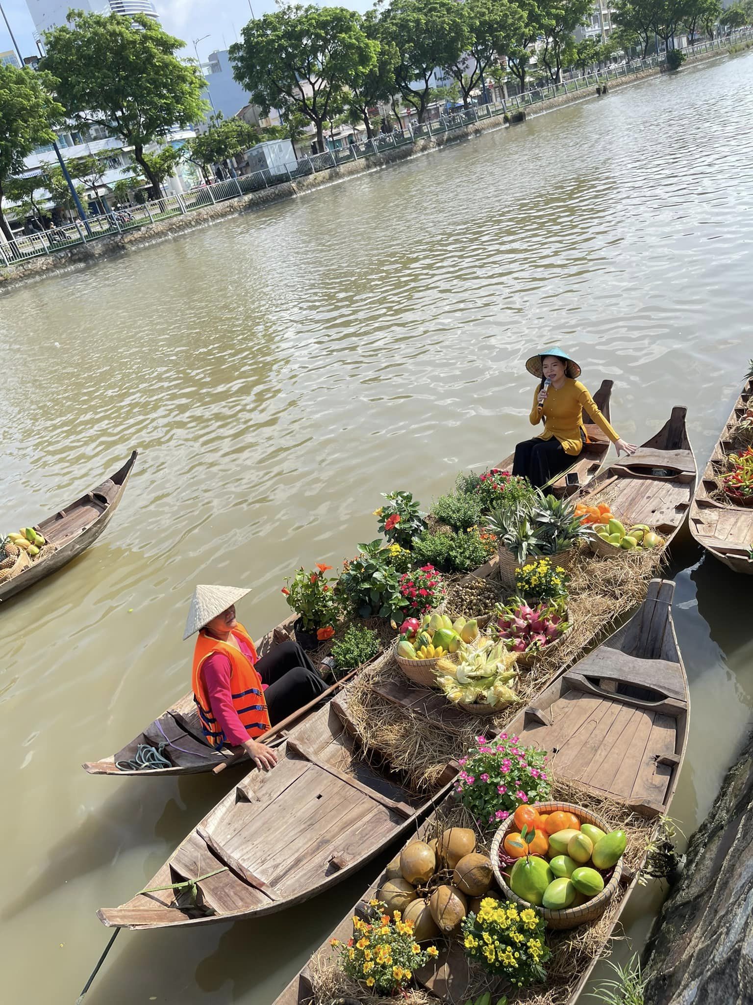 Rộn rã khai mạc không gian “Trên bến dưới thuyền” - Ảnh 16.