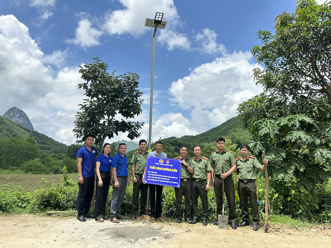 Nhiều công trình, phần việc ý nghĩa trong Chiến dịch "Thanh niên Công an tình nguyện" hè tại xã Quảng Chu ảnh 2