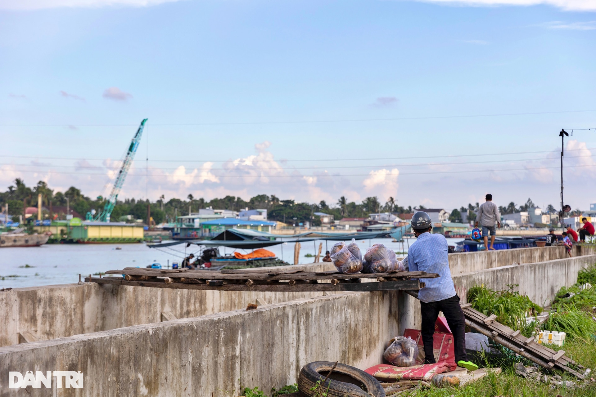 Hiến kế để chợ nổi không... chìm - 8