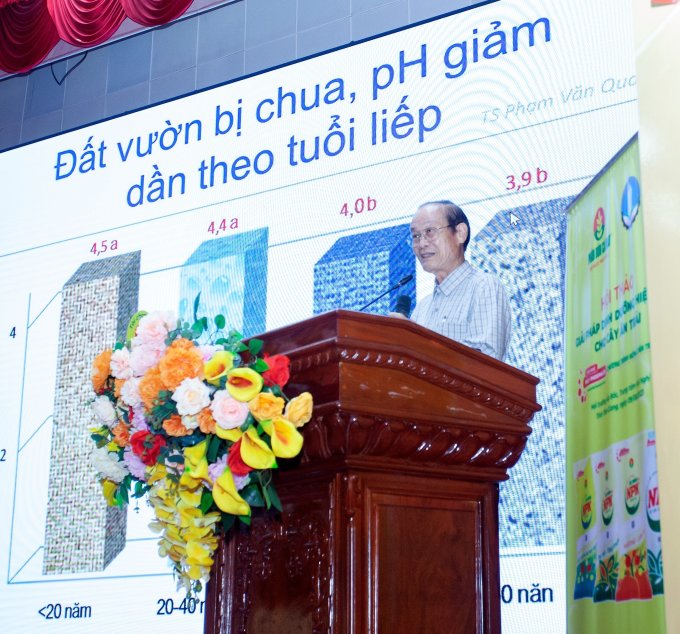 Giáo sư, Tiến sĩ Nguyễn Bảo Vệ chia sẻ về thực trạng và giải pháp cho đất trồng cây ăn trái tại Đồng bằng Sông Cửu Long. Ảnh: PVCFC