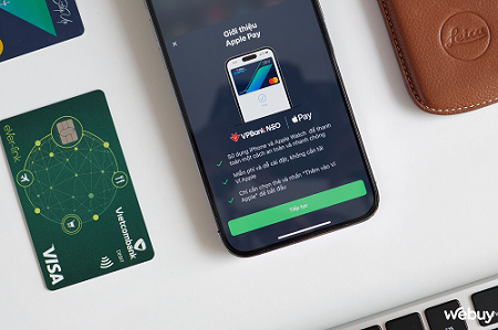 Tương tự với ứng dụng VPBank NEO của Ngân hàng Việt Nam Thịnh Vượng, một pop-up quảng cáo và giới thiệu về Apple Pay sẽ được hiển thị ngay trong lần đầu người dùng iPhone mở ứng dụng (phiên bản mới) lên.