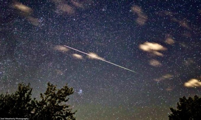 Sao băng Perseid chụp tại Alberta, Canada vào ngày 12/8/ 2021. Ảnh: Joel Weatherly/EarthSky