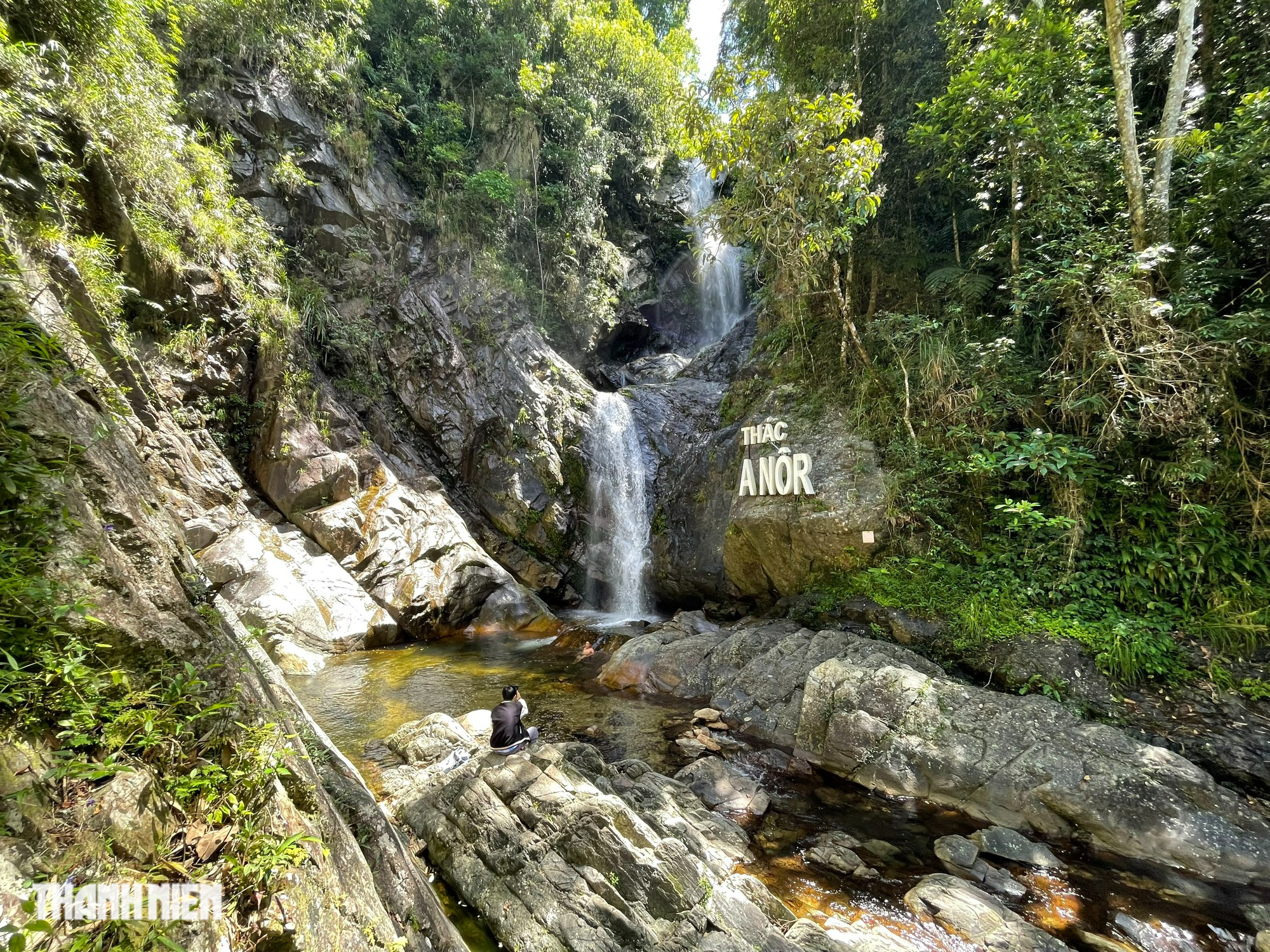 Chiêm ngưỡng thác nước 3 tầng giữa đại ngàn Trường Sơn - Ảnh 3.