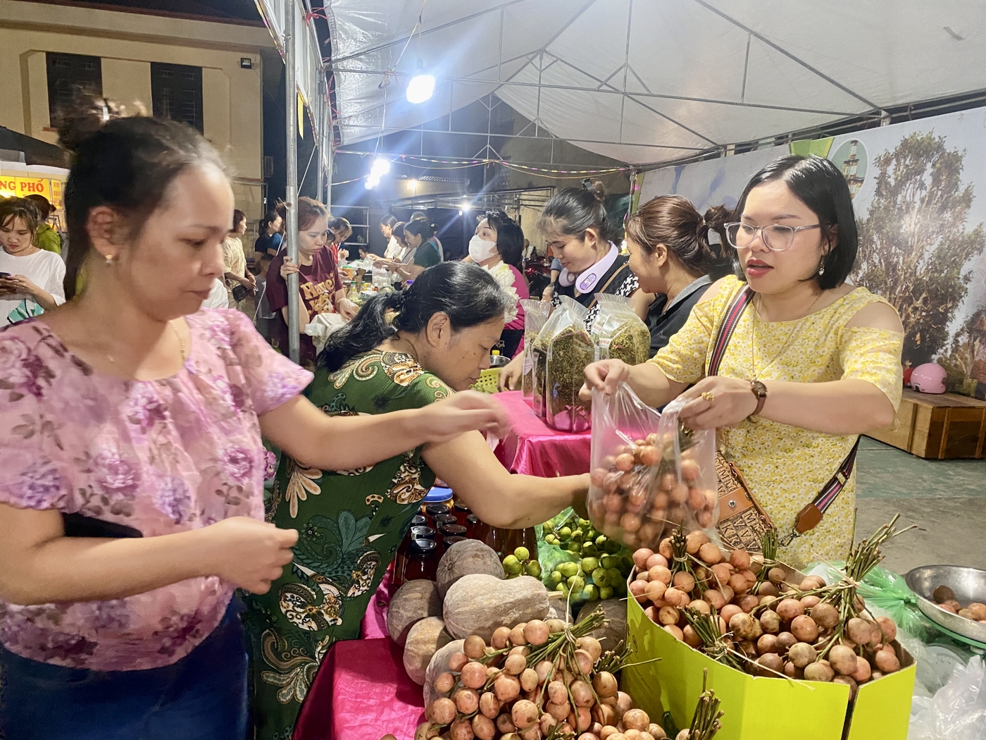 "Có hẹn" với chợ đêm vùng an toàn khu Chợ Đồn ảnh 6