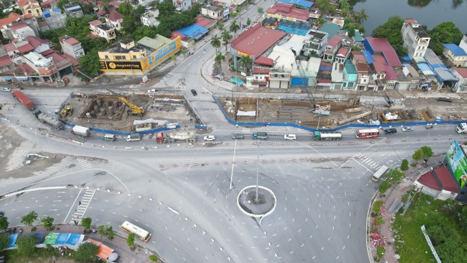 Nút giao thông khác mức đang thi công, nơi nhà bà Trang thuộc diện phải giải tỏa. Ảnh: Lê Tân