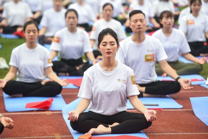 Hoa hậu Ngọc Hân, Mai Phương xúc động trước màn đồng diễn yoga lập kỷ lục - 7