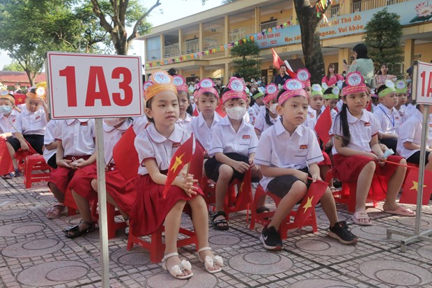 Bộ trưởng cho rằng thực hiện chương trình mới là cơ hội của ngành và mong các thầy cô cùng nỗ lực để đổi mới giáo dục không chỉ dừng ở cổng trường. (Ảnh: PV/Vietnam+)