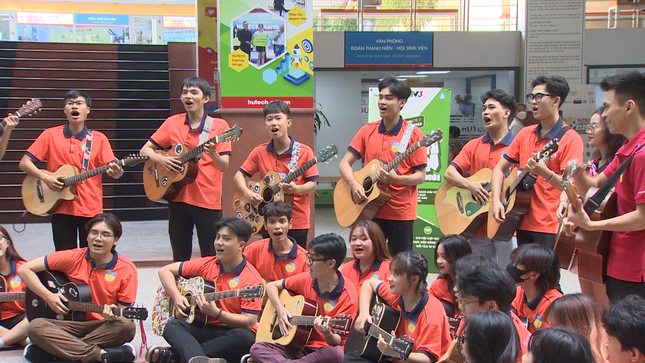 GS Lê Anh Vinh, PGS Trần Xuân Bách ngồi ghế nóng chấm Sinh viên thế hệ mới - Ảnh 5.