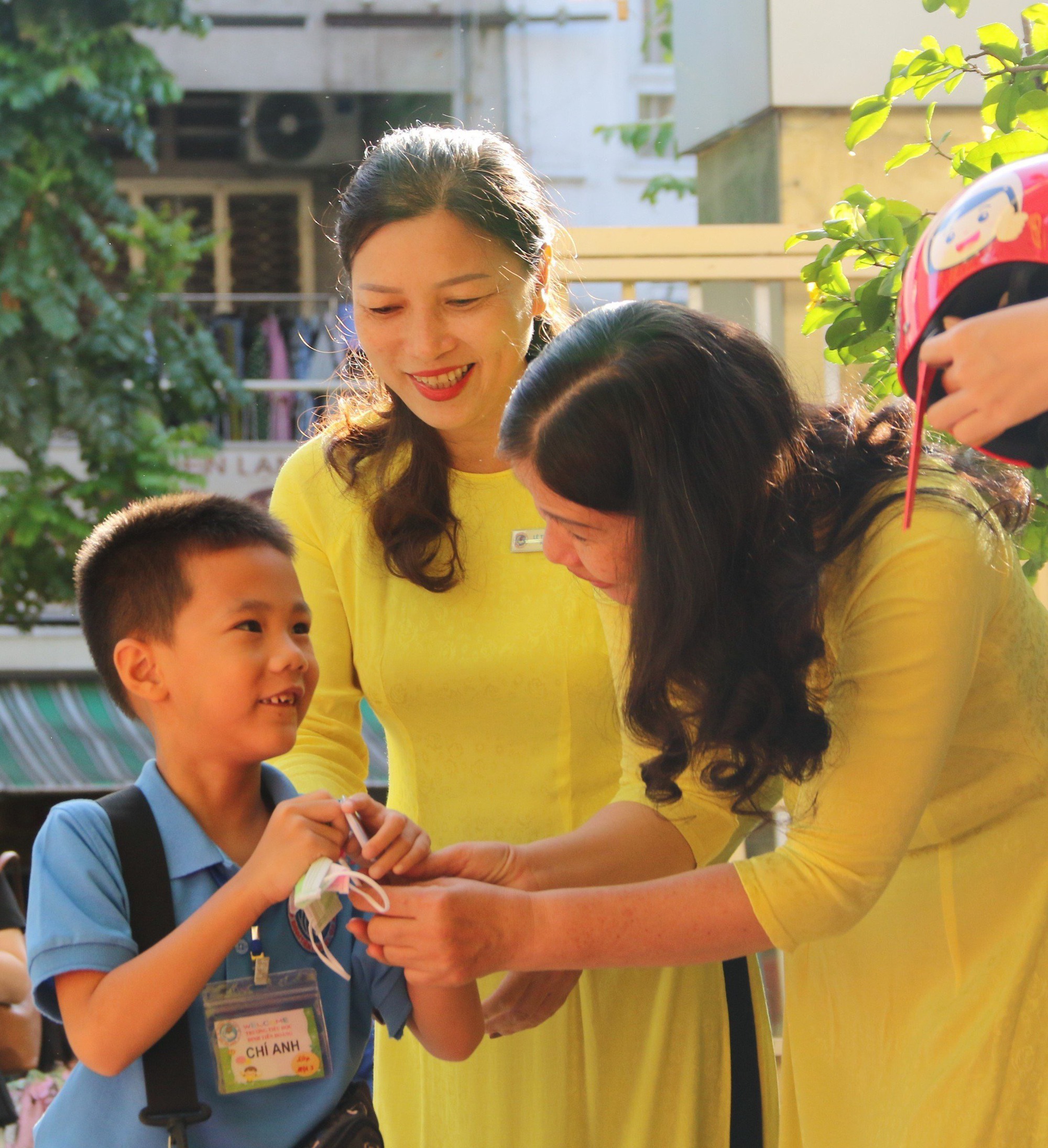 Ngày đầu tiên đi học, học sinh lớp 1 'nước mắt nhạt nhòa' - Ảnh 5.