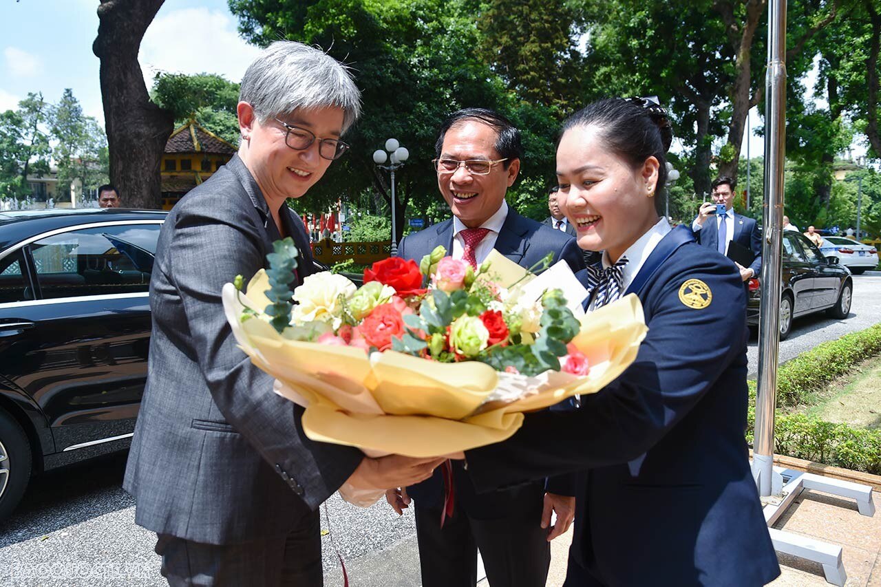 Bộ trưởng Ngoại giao Bùi Thanh Sơn đón, họp song phương với Bộ trưởng Ngoại giao Australia Penny Wong