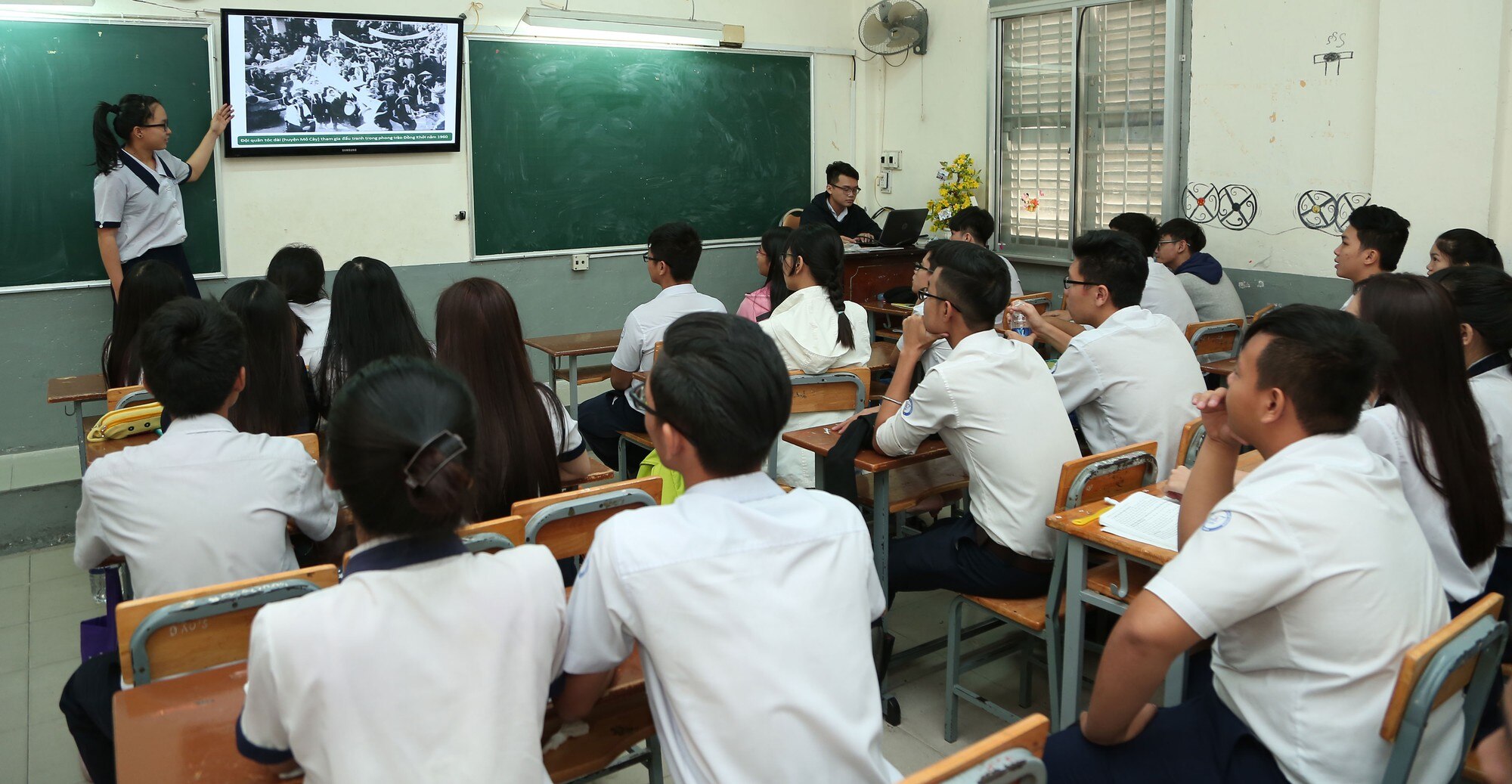 Điểm chuẩn ngành sư phạm lịch sử thuộc tốp đầu - Ảnh 2.