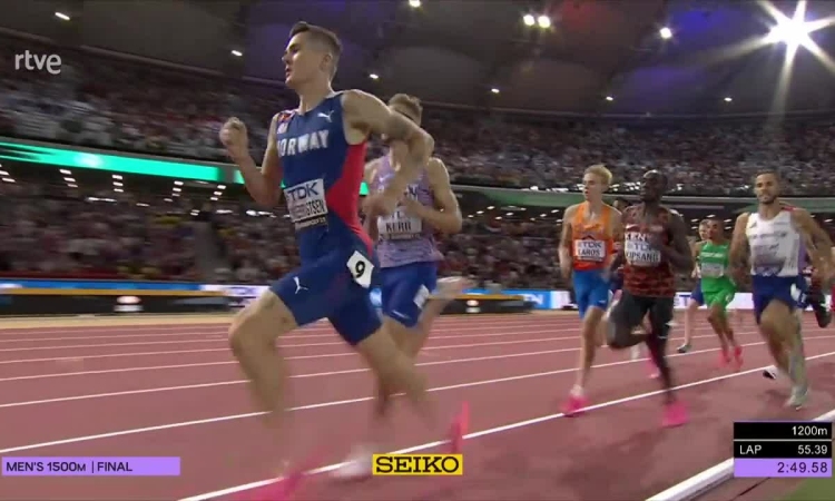 Josh Kerr thắng Ingebrigtsen ở chung kết 1.500m