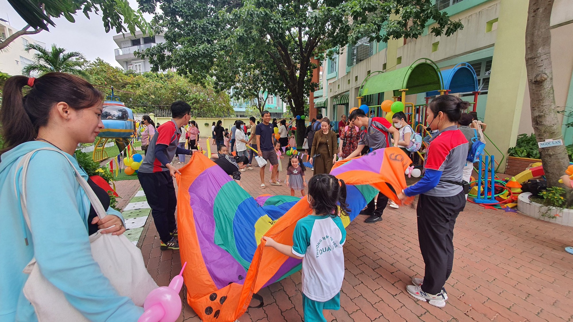 Trẻ mầm non, tiểu học cười hết cỡ sáng tựu trường - Ảnh 3.