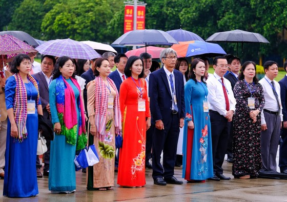 Hơn 300 gương điển hình tiên tiến ngành văn hóa, thể thao, du lịch làm lễ báo công dâng Bác ảnh 4