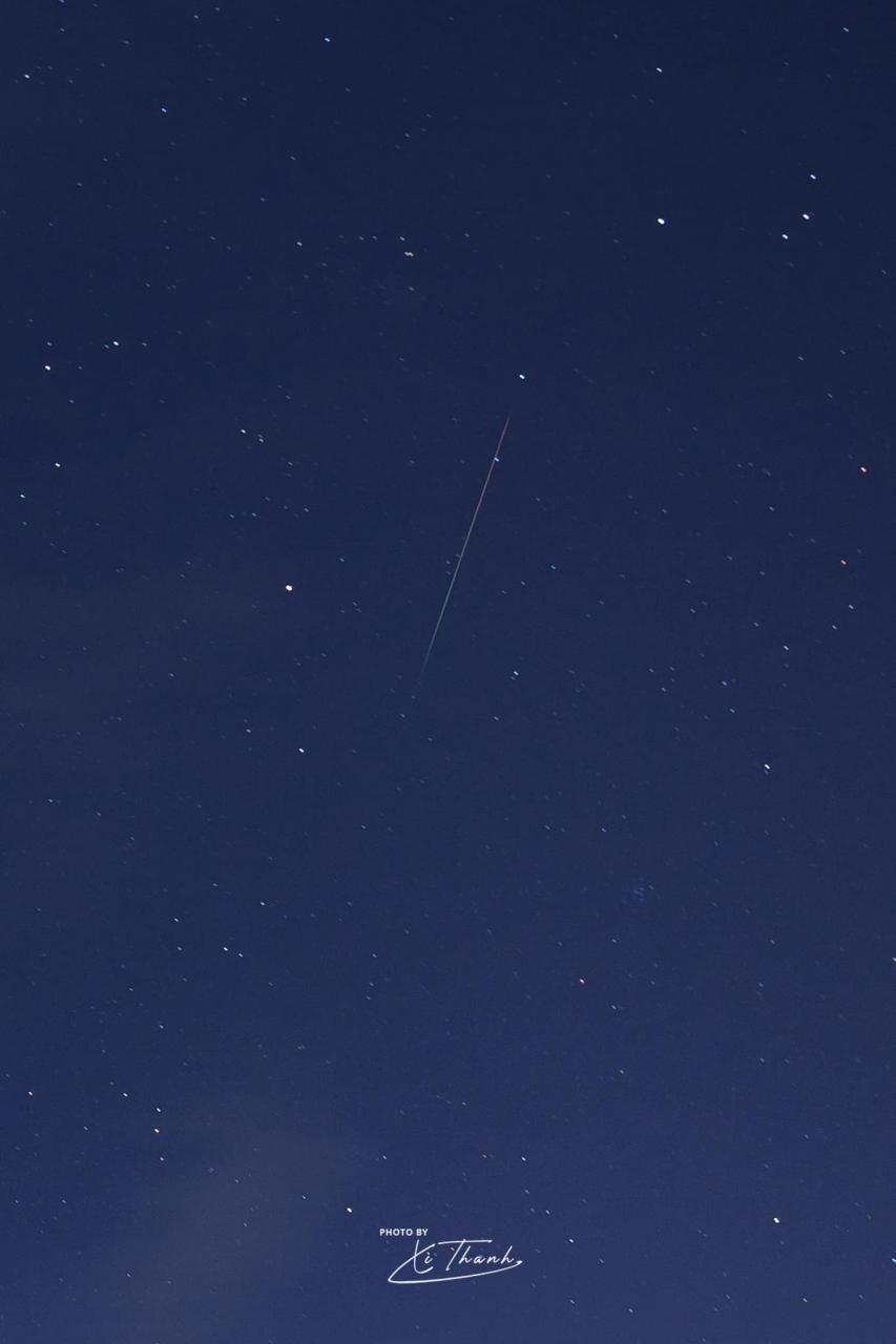 Ngắm mưa sao băng Perseids đẹp nhất 2023 vụt sáng bầu trời TP.HCM rạng sáng nay - Ảnh 2.