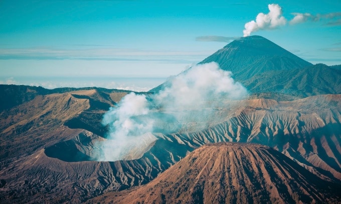 Khung cảnh hùng vĩ của núi lửa khổng lồ Tengger trên đảo Java (Indonesia).