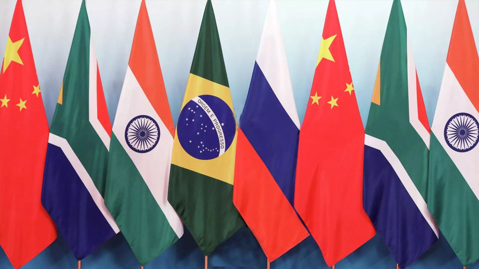 Quốc kỳ của Brazil, Nga, Trung Quốc, Nam Phi và Ấn Độ tại Hội nghị thượng đỉnh BRICS tháng 9-2017. 
Ảnh: Sputnik