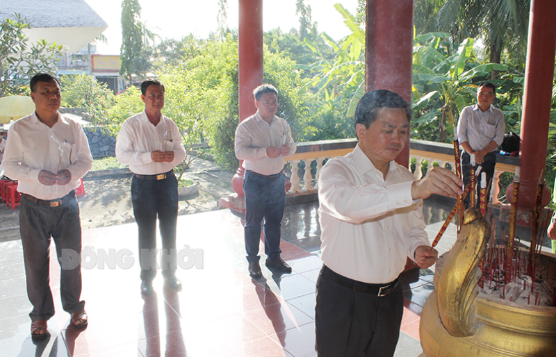 Cùng tham dự lễ có Phó giám đốc Sở Thông tin và Truyền thông Trịnh Văn Thịnh, Phó bí thư Thường trực Huyện ủy Mỏ Cày Nam Nguyễn Văn Nhạn.