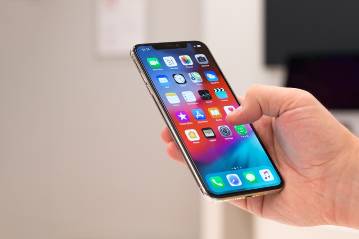 Cách phát hiện ứng dụng theo dõi vị trí trên iPhone đơn giản đến không ngờ. (Ảnh: Shutterstock)