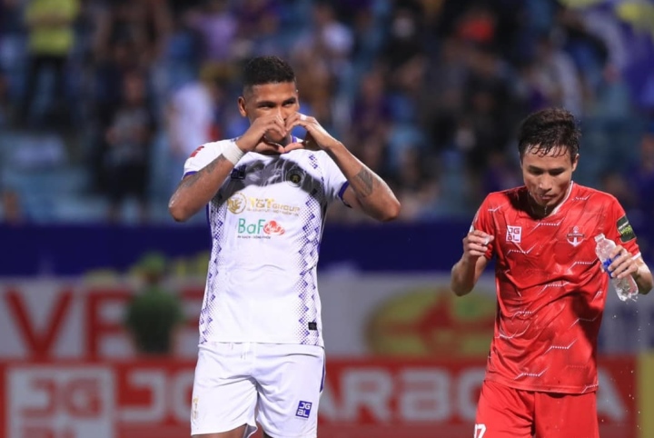 Hà Nội FC đánh bại Hải Phòng