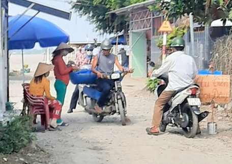    Điểm thu phí của phà An Phước đã được di dời sang đầu bến thuộc địa phận tỉnh Bến Tre.