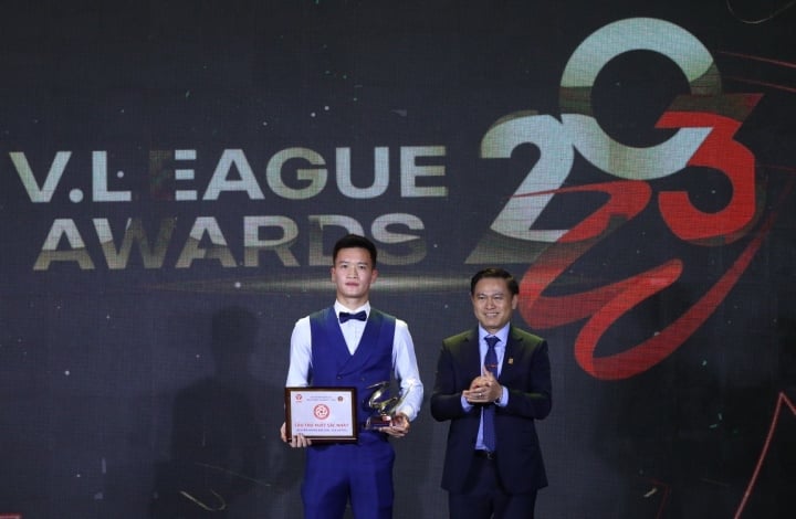 Hoàng Đức là cầu thủ xuất sắc nhất V-League 2023.