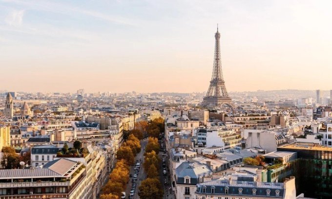 Khung cảnh Paris, du khách đến đây phải trả thuế thành phố khoảng 5,5 USD mỗi người mỗi đêm lưu trú khách sạn hạng sang. Ảnh: CNN