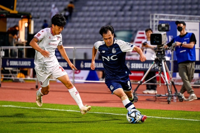 Nguyễn Văn Toàn trở lại V-League sau một năm đá cho Seoul E-land ở K-League 2.