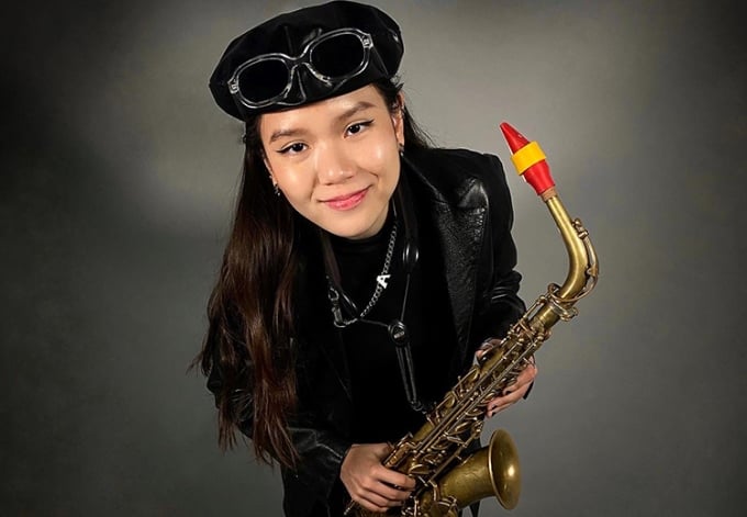 An Trần - con gái nghệ sĩ saxophone Trần Mạnh Tuấn góp mặt trong Hoà nhạc.