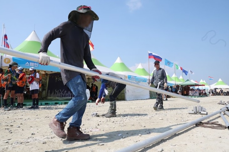 Nhật Bản ứng phó bão Khanun, Hàn Quốc sơ tán gấp trại hướng đạo quốc tế - Ảnh 1.