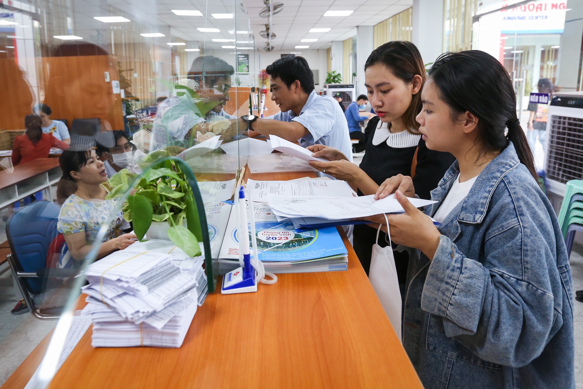 Nhiều chỉ tiêu bổ sung, liệu có còn nguồn tuyển ?  - Ảnh 1.