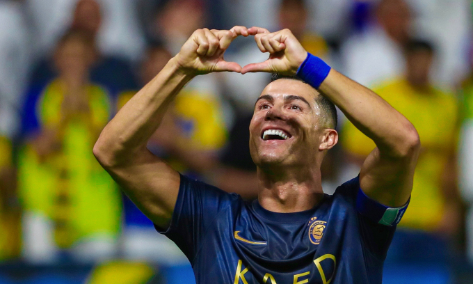 Ronaldo mừng bàn vào lưới Al Shabab ở vòng bốn Saudi Pro League trên sân Al-Awwal, thành phố Riyad tối 29/8/2023. Ảnh: ANFC