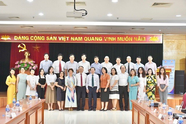 Tìm giải pháp thu hút nguồn lực kiều bào phục vụ phát triển du lịch Viêt Nam