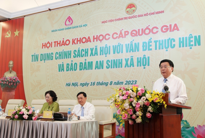 Ủy viên Bộ Chính trị, Giám đốc Học viện Chính trị Quốc gia Hồ Chí Minh, Chủ tịch Hội đồng Lý luận Trung ương Nguyễn Xuân Thắng chủ trì hội thảo.