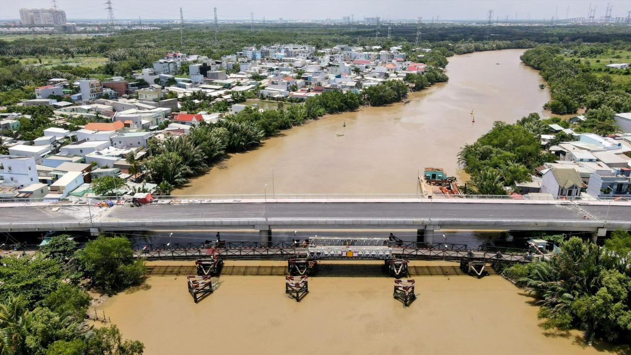 Năm 2017, dự án được duyệt và điều chỉnh với chiều dài 318m, rộng 15m được xây dựng bằng nguồn ngân sách thành phố với trị giá 589 tỉ đồng.