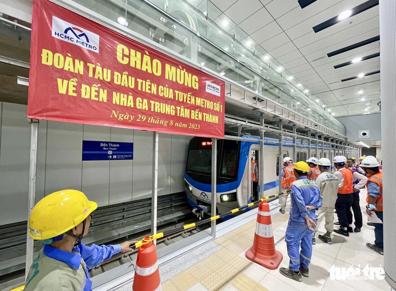 Sáng 29-8, chuẩn bị chạy thử toàn tuyến metro số 1 - Ảnh: CHÂU TUẤN