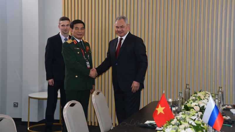 Bộ trưởng Quốc phòng Việt Nam Phan Văn Giang và Bộ trưởng Quốc phòng Nga Sergei Shoigu.