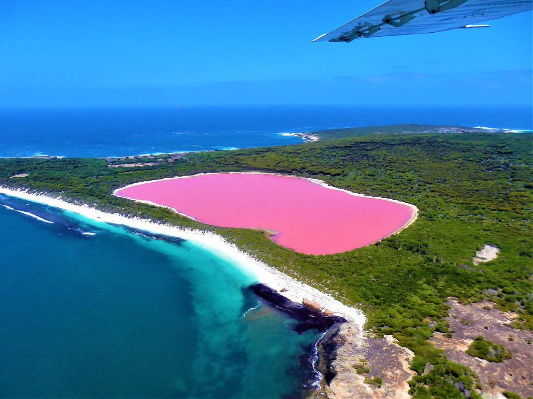 Hồ Hillier tại Úc - Ảnh: LAKE HILLIER