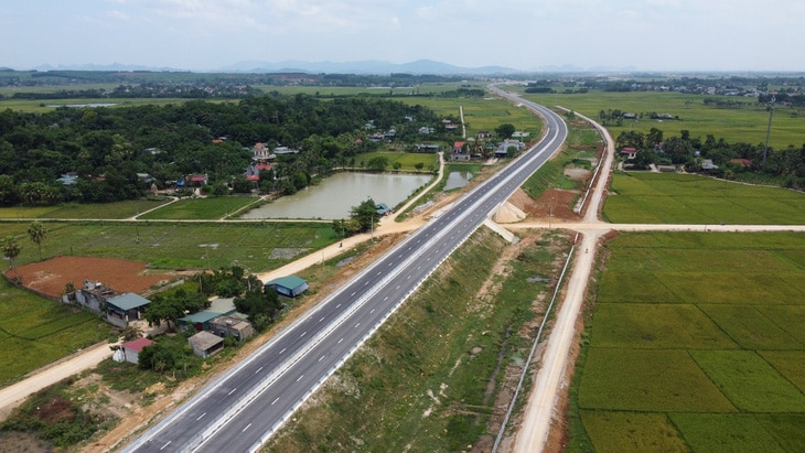 Cao tốc quốc lộ 45 - Nghi Sơn đủ điều kiện cho xe đi vào từ ngày 1-9 - Ảnh: TRUNG ĐẶNG