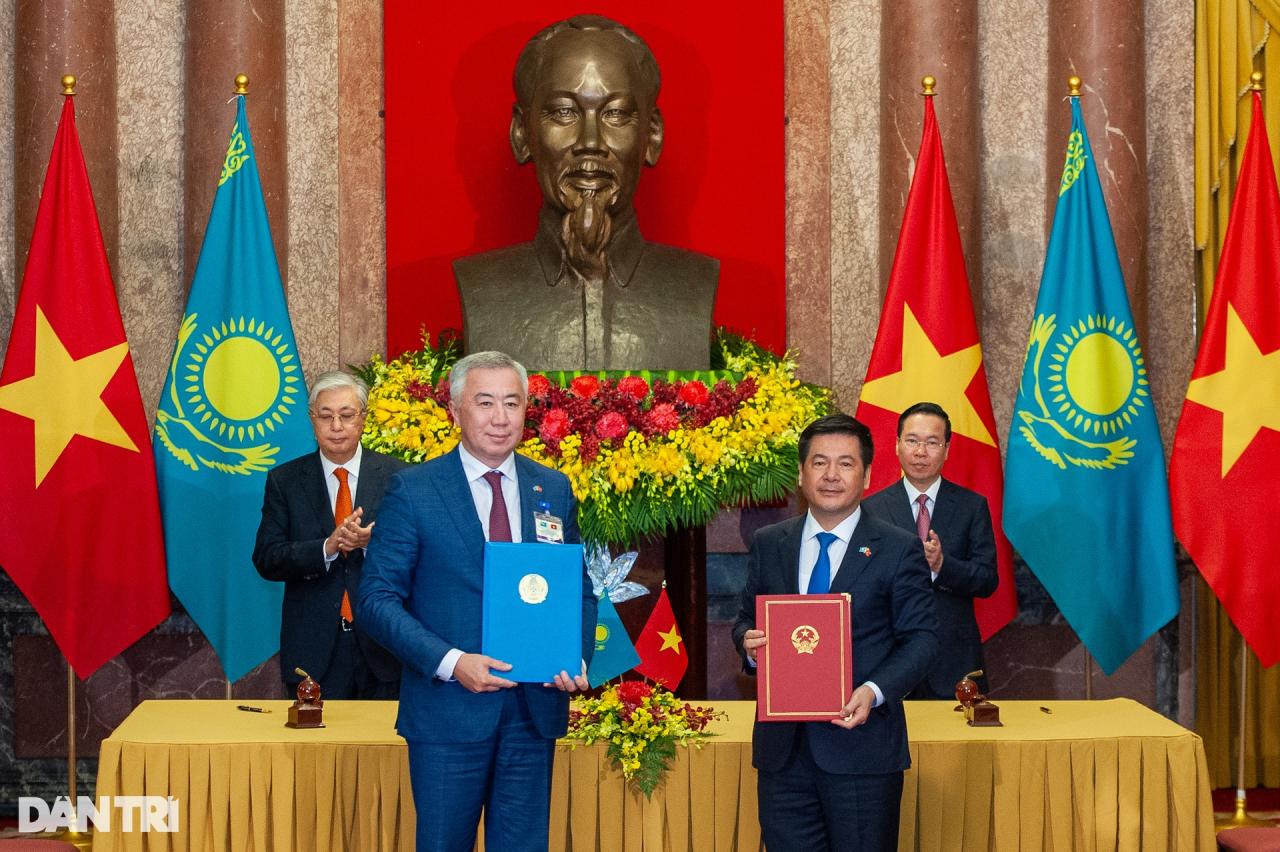 Toàn cảnh lễ đón Tổng thống Kazakhstan thăm chính thức Việt Nam - 10