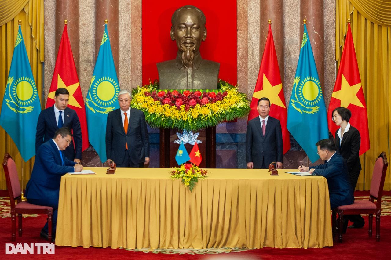 Toàn cảnh lễ đón Tổng thống Kazakhstan thăm chính thức Việt Nam - 11