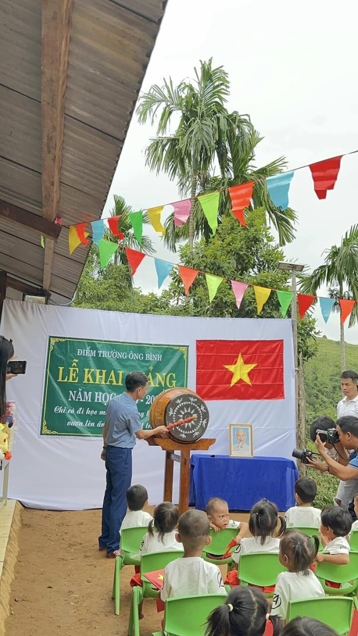 Lần đầu tiên, điểm trường Ông Bình vang lên tiếng trống trường chào năm học mới.