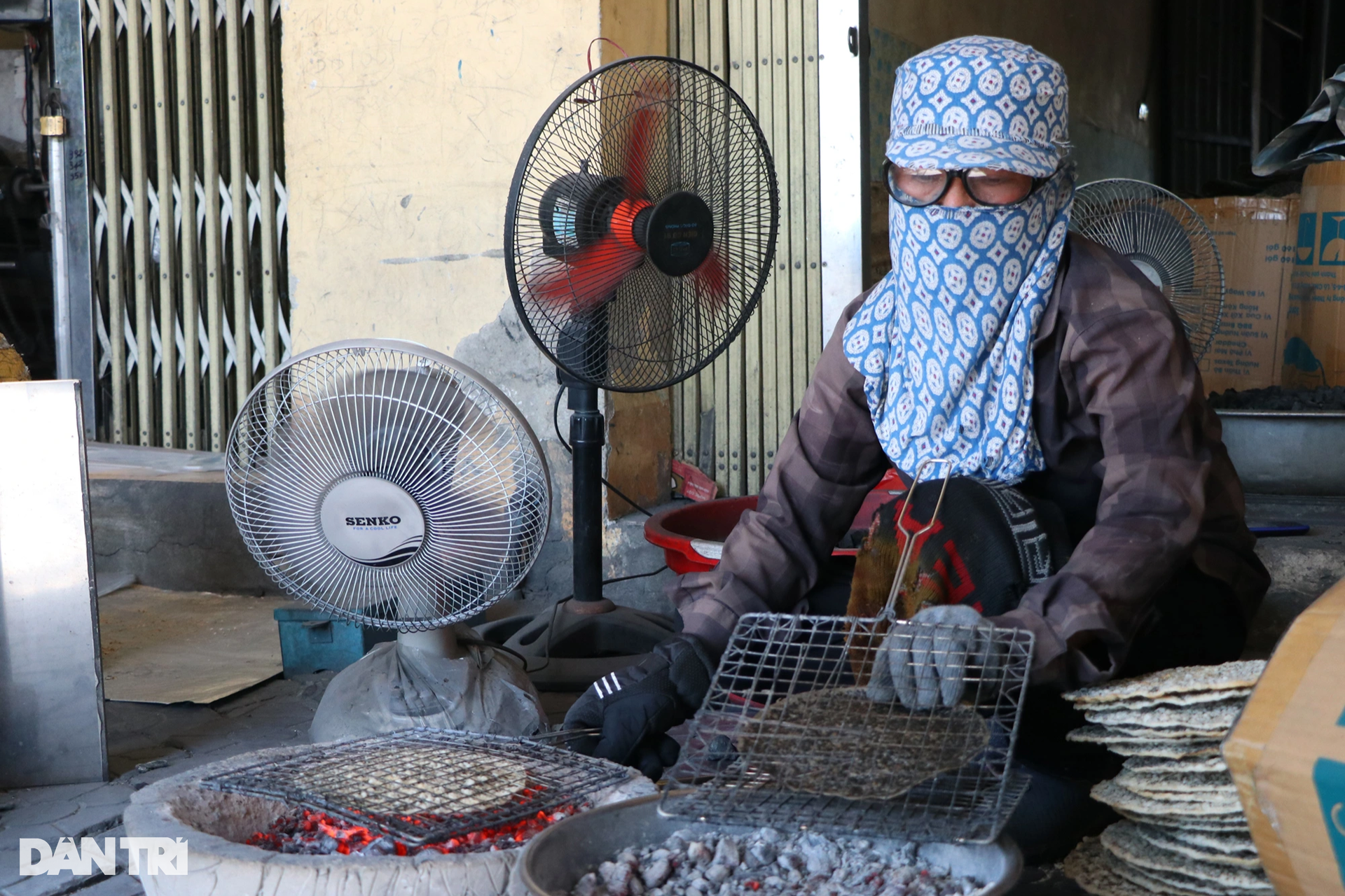 Nơi phụ nữ hong bếp, phơi nắng tạo ra thứ bánh mang về 4,5 tỷ đồng mỗi năm - 13