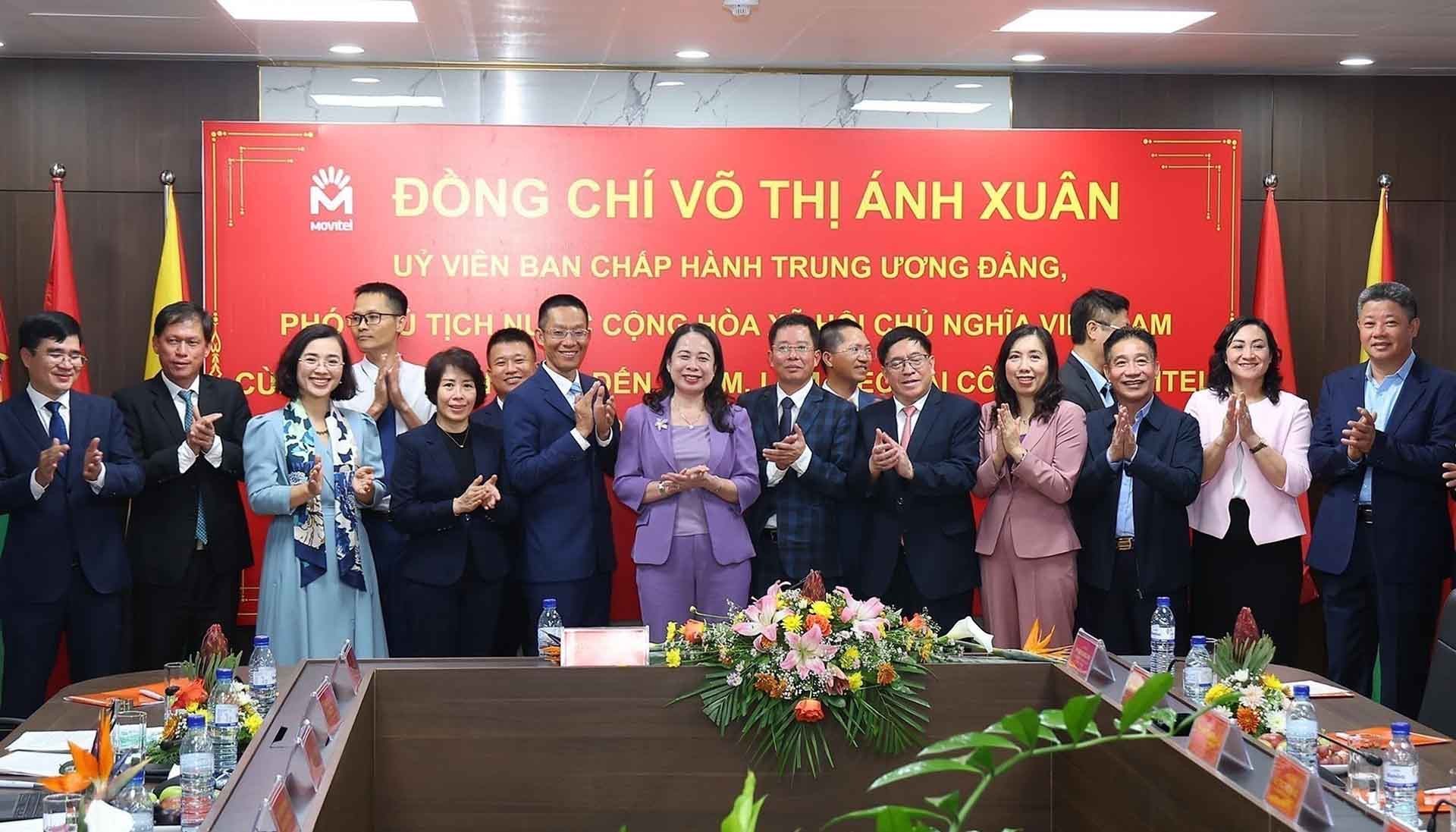 Phó Chủ tịch nước Võ Thị Ánh Xuân gặp gỡ đại diện Tập đoàn Công nghiệp-Viễn thông Quân đội (Viettel) và Liên doanh viễn thông Movitel tại Maputo, Mozambique. (Nguồn: TTXVN)