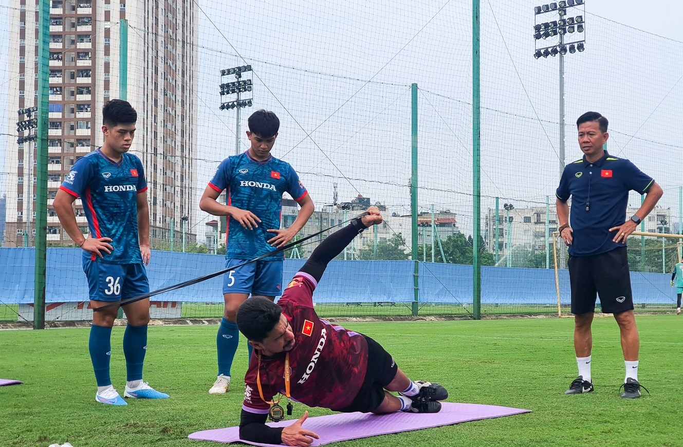 HLV Hoàng Anh Tuấn chọn 22 cầu thủ đội tuyển Olympic Việt Nam dự Asiad 19 - Ảnh 4.